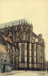3063 Gezicht op een gedeelte van het koor van de Domkerk te Utrecht vanuit Achter de Dom, uit het zuidoosten.